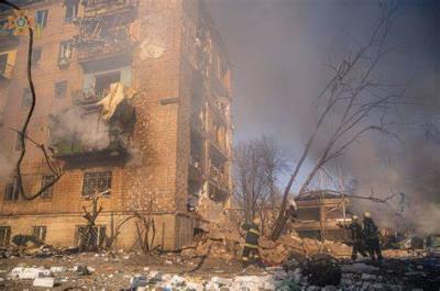 Eight People Injured in Russian Shelling in Kherson