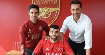 Arsenal Signs Raya for One Season