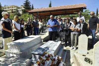 Placing a Wreath on Talal Salman’s Tomb on the Occasion of the Sabra and Shatila Massacre Anniversary