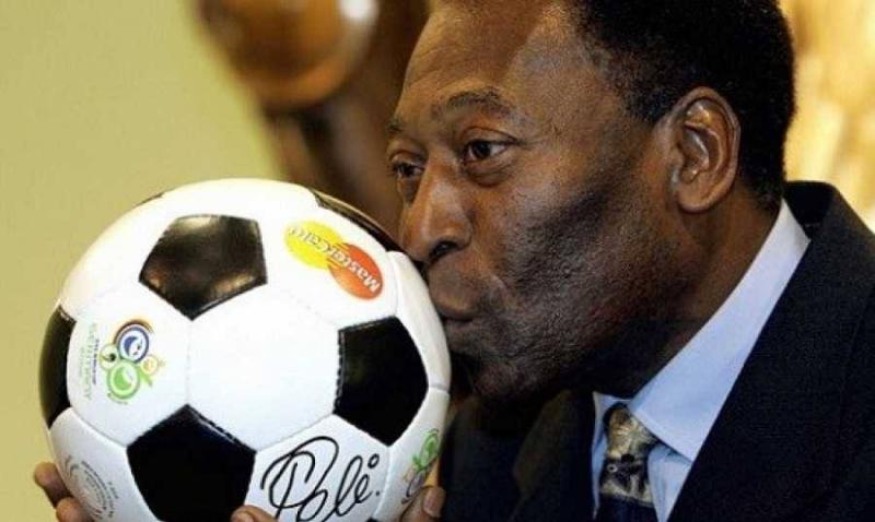 Pele's Family Fatigued by Condolences as He Receives Treatment Without Being in Danger