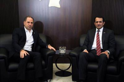 Title: Head of "Kataeb" Meets Qatari and Egyptian Ambassadors