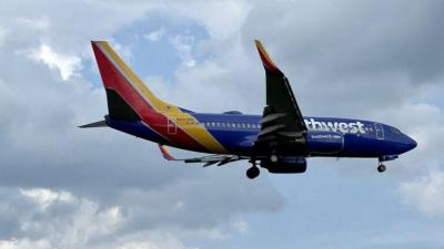 Emergency Landing of Passenger Plane in the U.S. Due to Engine Fire (Video)