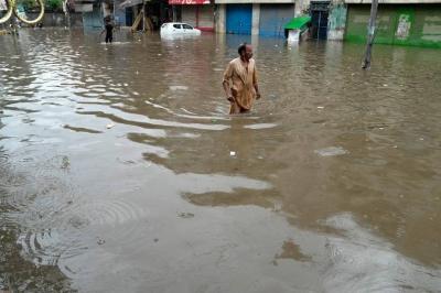 Evacuation of 100,000 People from Flood-Affected Areas in Pakistan