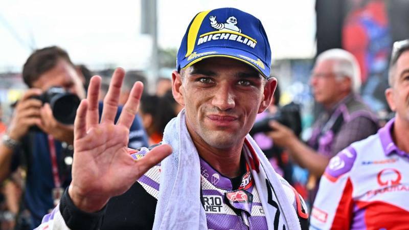 Martin Wins the Sprint Race at the Qatar Grand Prix