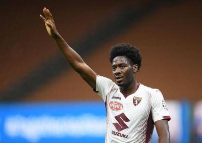 Nottingham Forest Signs Defender Aina on Free Transfer
