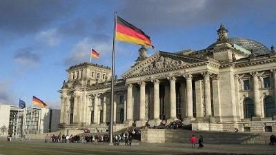 Title: German Interior Ministry Conducts Searches Related to Islamic Center in Hamburg