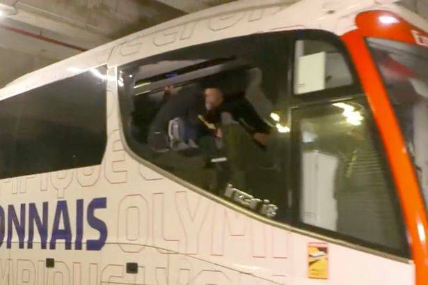 Bus of Lyon Attacked with Stones Before Match Against Marseille