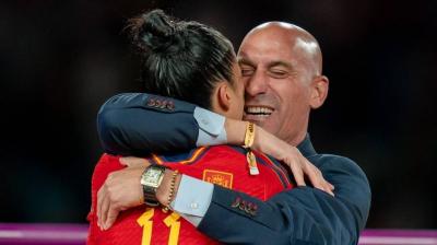"Kiss Scandal" Leads to Resignation of Spanish Football Federation President