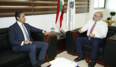 Minister of Health Discusses Arrangements for Receiving Omani Medical Assistance
