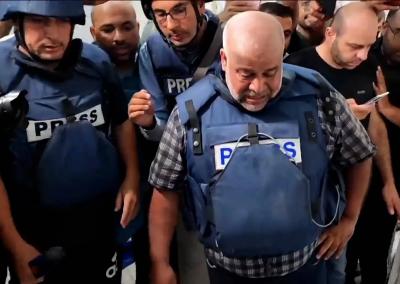 Video - Journalist Wael Al-Dahdouh Bids Farewell to His Colleague, Martyr Photographer Samer Abu Daqa, at His Final Resting Place