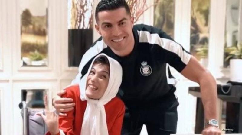 Video – After the Crying Child, Ronaldo Welcomes Iranian Fatemeh