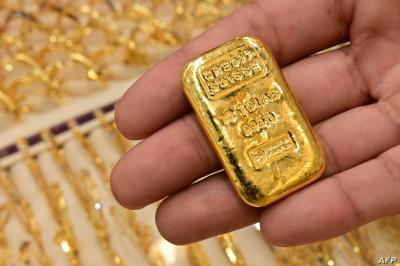 Gold Prices Rise Amid Dollar Decline