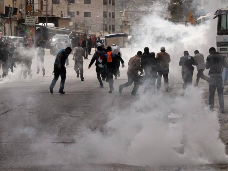 Dozens Injured During Israeli Army's Raid on Askar Camp East of Nablus