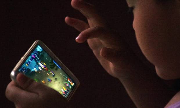 China Sets Limits on Children's Smartphone Usage