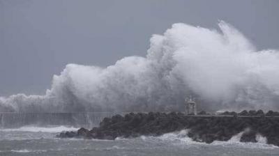 Typhoon "Lan" Strikes Japan