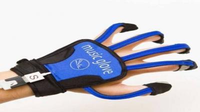 Robotic Glove Helps Pianists Recover from Stroke