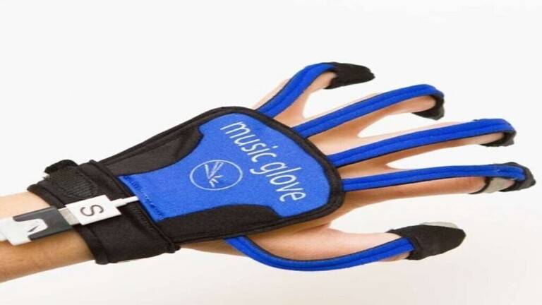 Robotic Glove Helps Pianists Recover from Stroke