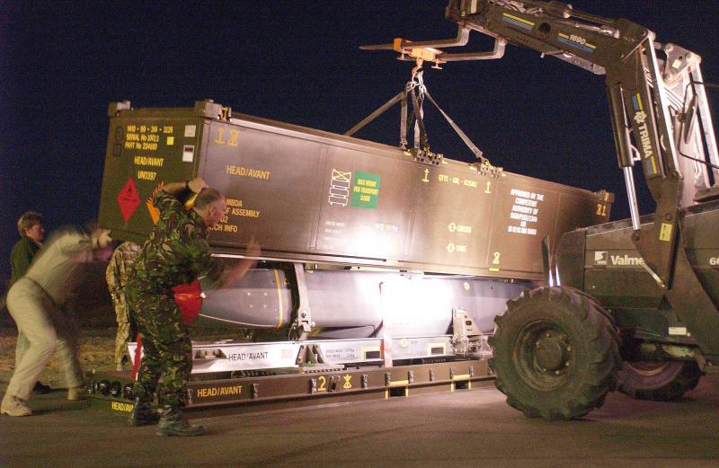 Russian Army Seizes British Cruise Missile: Video