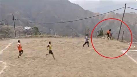 Video - Two Saudi Young Men Fall from a Mountain in Jazan While Playing Football