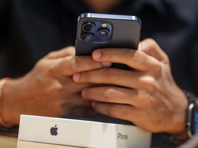 Apple Blames Instagram for iPhone 15 Overheating