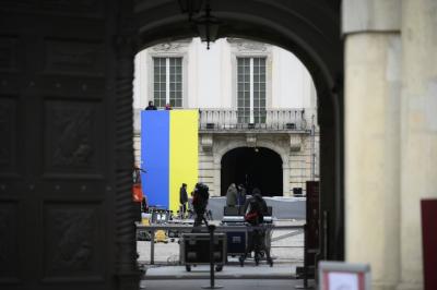 Ukrainian President Arrives in Poland