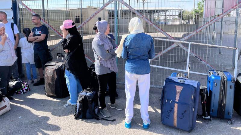 Title: New Group of Dual Nationality Palestinians Leave Gaza for Egypt