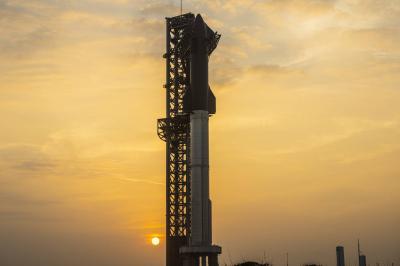"Starship" Explodes After Takeoff in First Space Test Flight