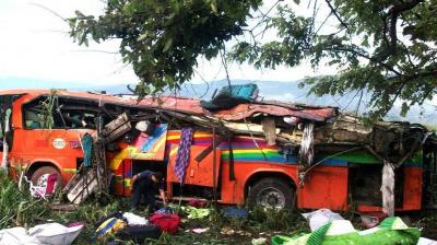 Title: At Least 15 Killed in Bus Crash in Mexico