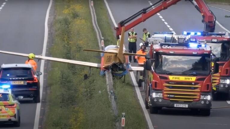 Emergency Landing of Plane on Busy Road in Britain (Video)