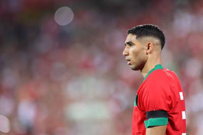 Achraf Hakimi Engages in Altercation with Fans Over Child (Video)