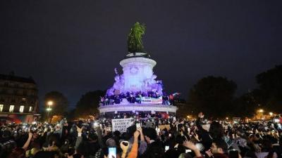 Night Protests in Paris in Support of Gaza (Video)