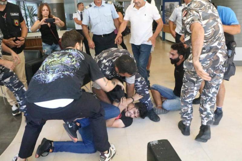 Title: Students Storm 