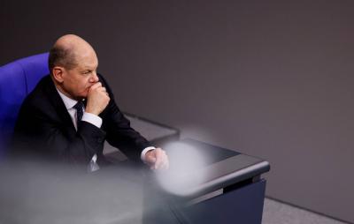 Scholz Makes a Phone Call to Gantz