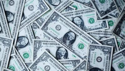 Dollar Retreats Amidst Stalled U.S. Debt Ceiling Negotiations