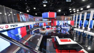 Presenter Appears with a Gun During Live Broadcast (Photo)