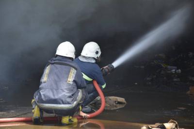 Title: At Least 9 Dead in Fire at Mall in Pakistan