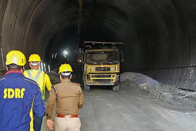 Indian Workers Still Trapped in Collapsed Tunnel as Rescuers Struggle with Rock Obstacles