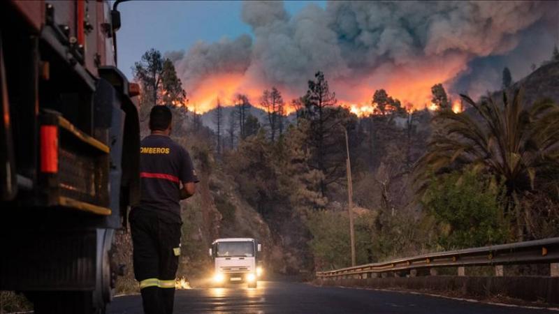 Thousands Evacuated on Spanish Island as Wildfires Renew