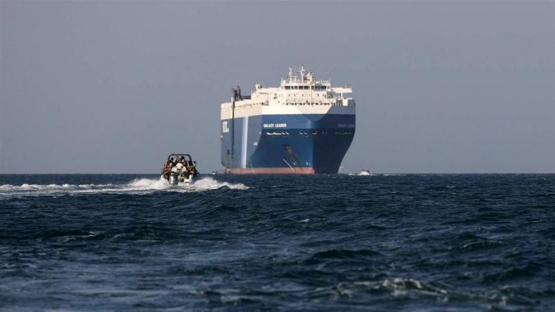 British Navy: Small Boats Approaching Ship Southeast of Al-Mokha