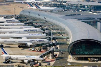 Intruder Found in Airplane Wheel Well at Paris Airport