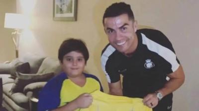 Ronaldo Fulfills the Dream of the "Crying Iranian Child" - Video