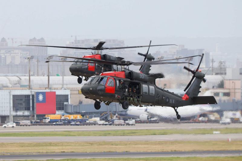 Taiwanese Military Drills at Main Airport to Simulate Response to Attack