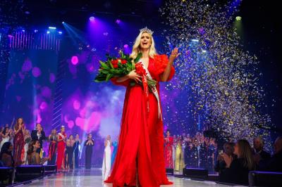 Title: Air Force Officer Crowned Miss America (Video)