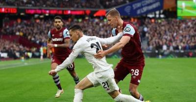 West Ham Defeats Manchester United 2-0