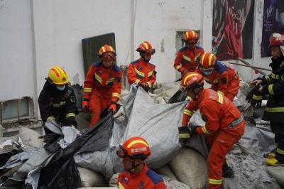 China: 11 People Killed in Gymnasium Roof Collapse at School