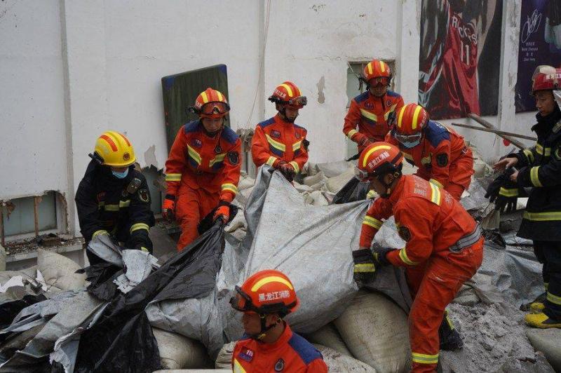 China: 11 People Killed in Gymnasium Roof Collapse at School