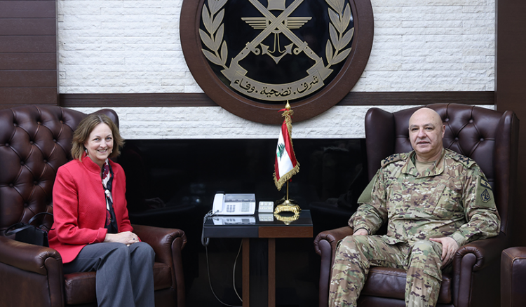 Title: Army Commander Welcomes U.S. Ambassador