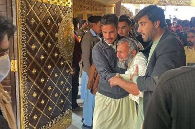 Suicide Bombing in Pakistan Leaves 44 Dead and Dozens Injured