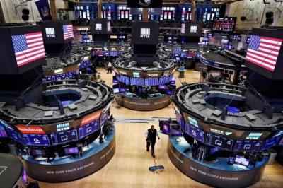 Slight Movements on Wall Street