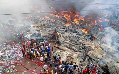 Video: Fire Destroys Hundreds of Shops in Bangladesh Market